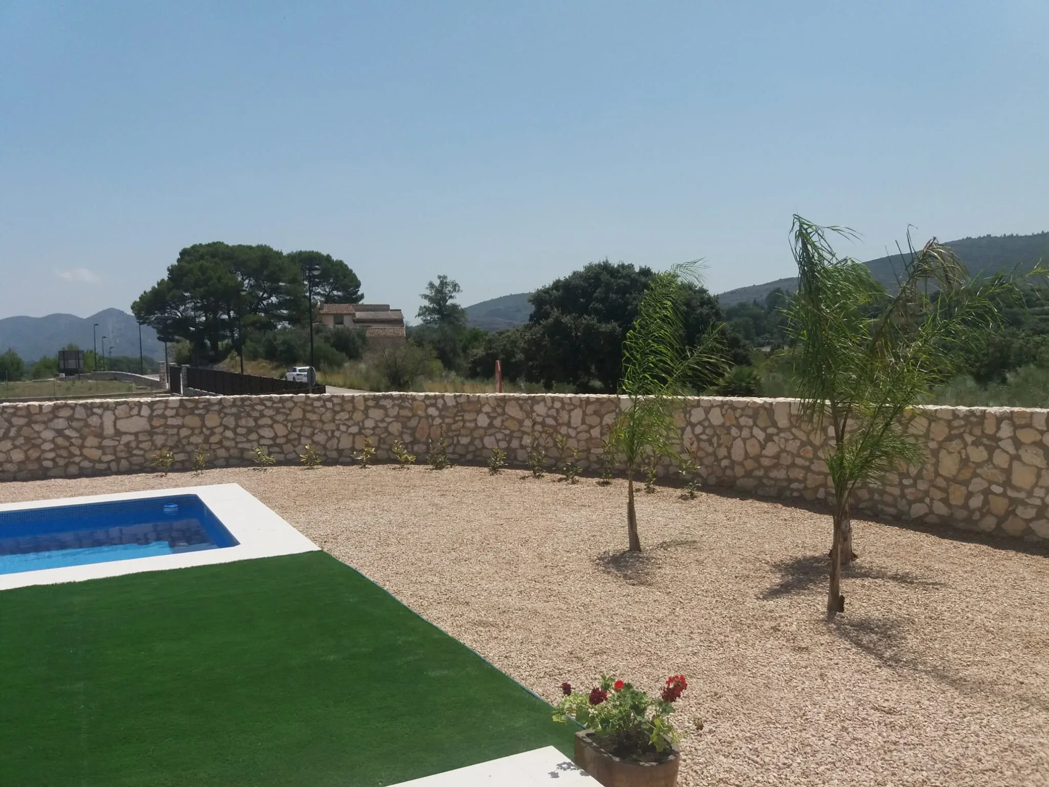 Césped artificial alrededor de la piscina, foto 3
