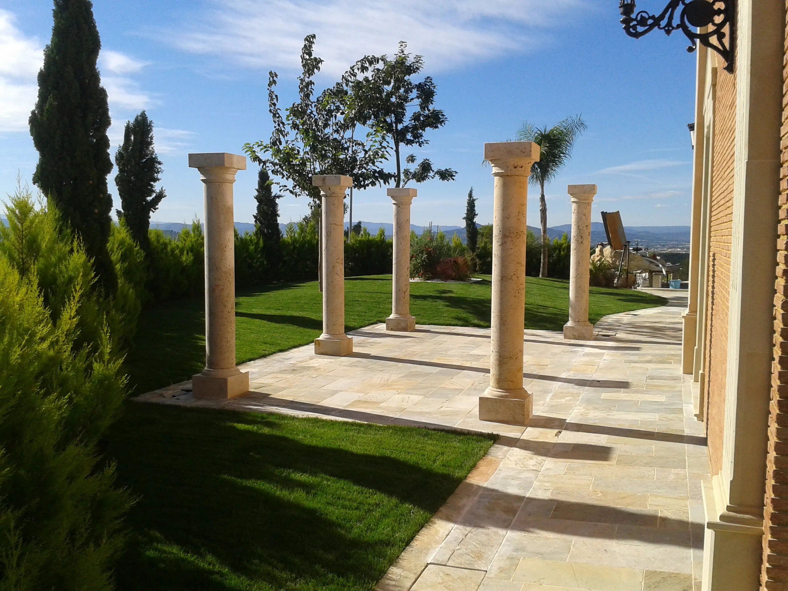 Mediterranean garden with a pool, photo 4