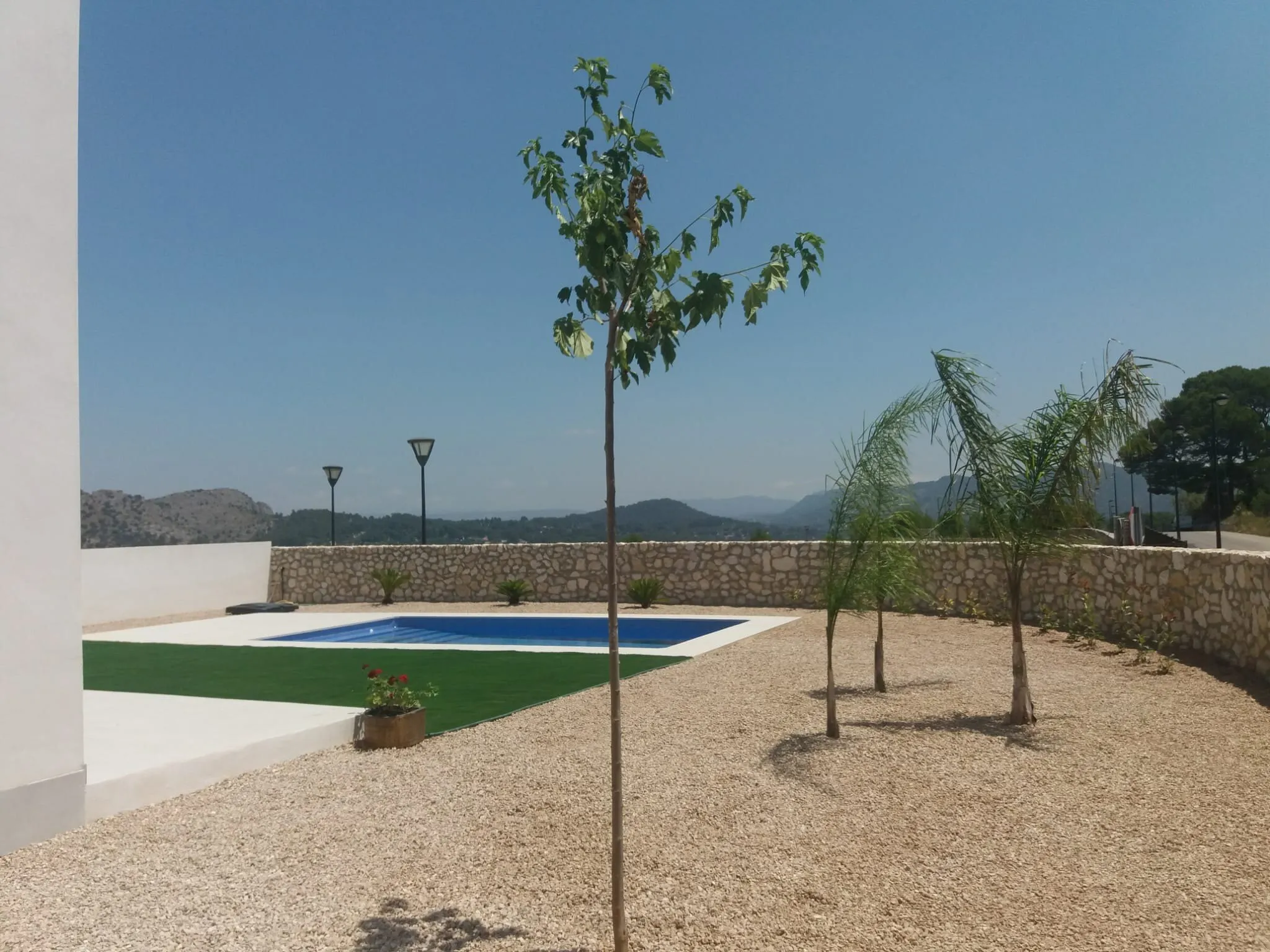 Césped artificial alrededor de la piscina, foto 4